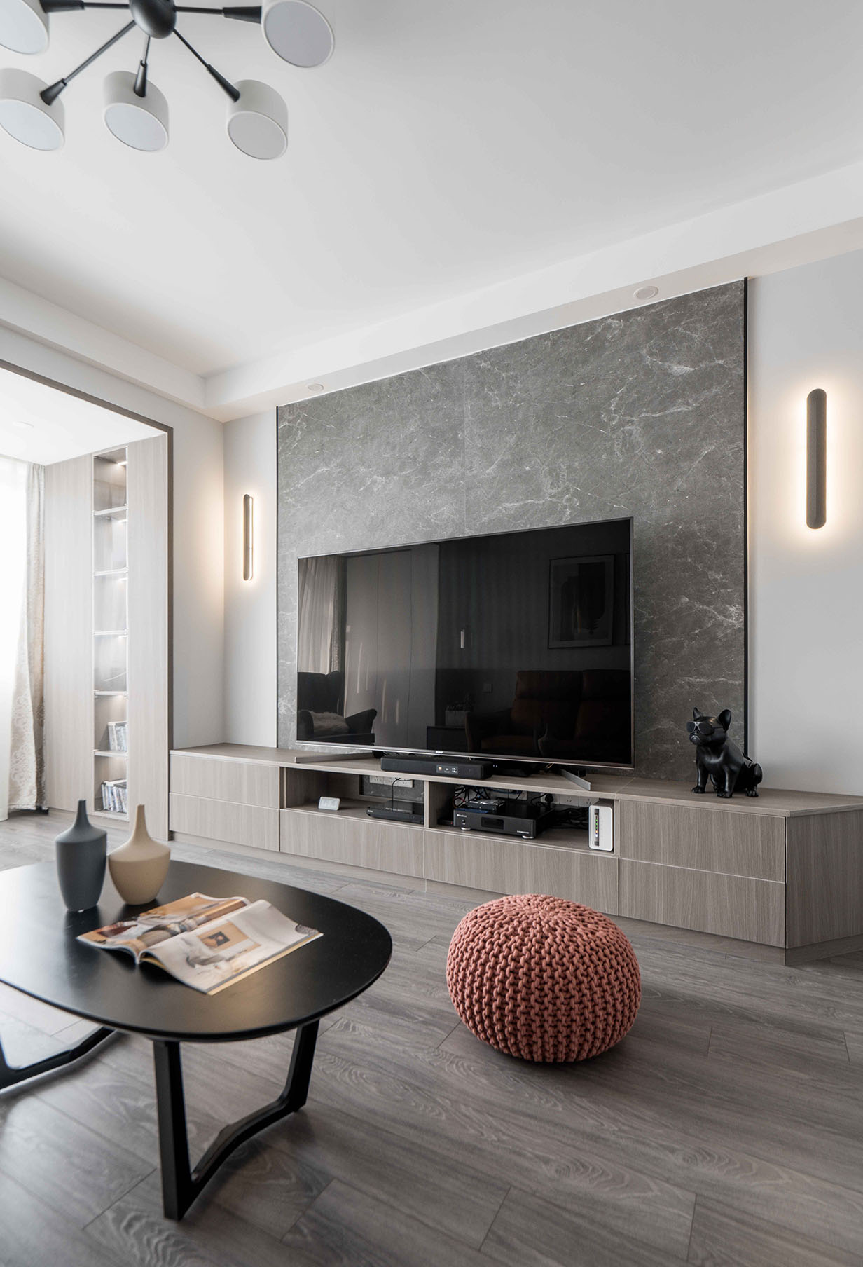 95㎡小户型设计,打造轻奢舒适风,客厅惊艳了我!