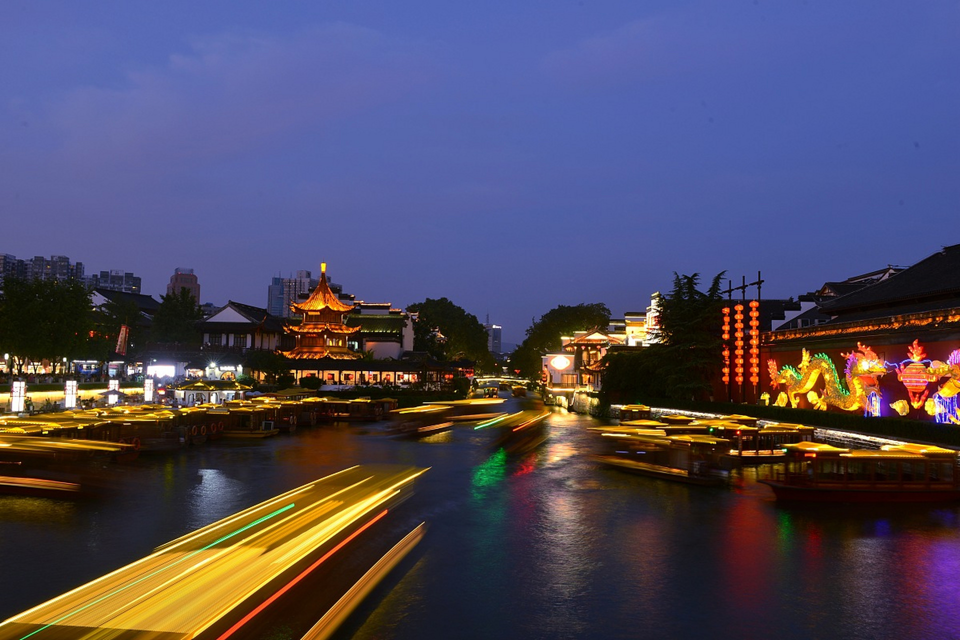 如果你去过南京游玩,那你一定游过南京夫子庙,特别是夜色,终身难忘! 