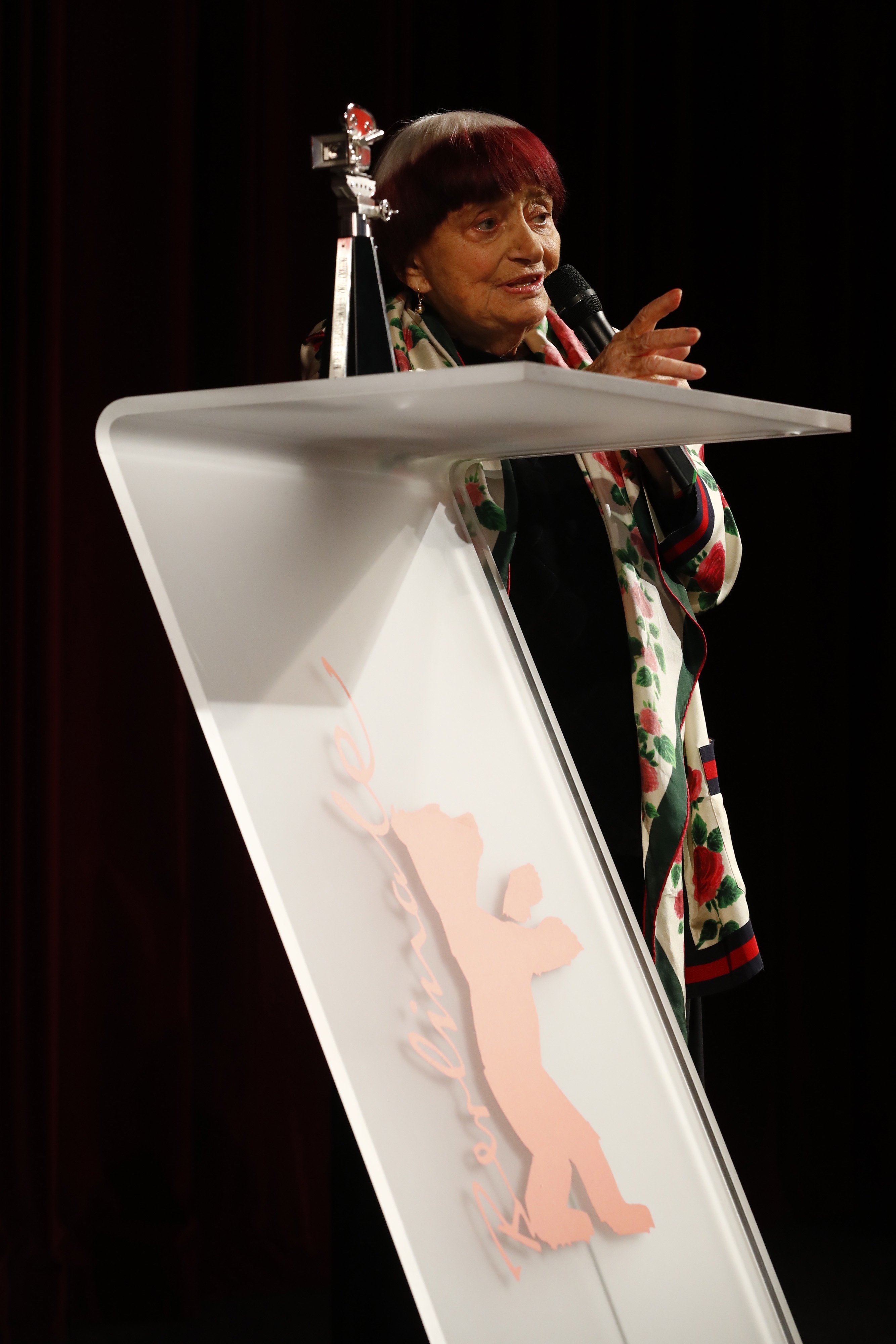 法国九旬女导演获颁柏林电影节摄影机奖