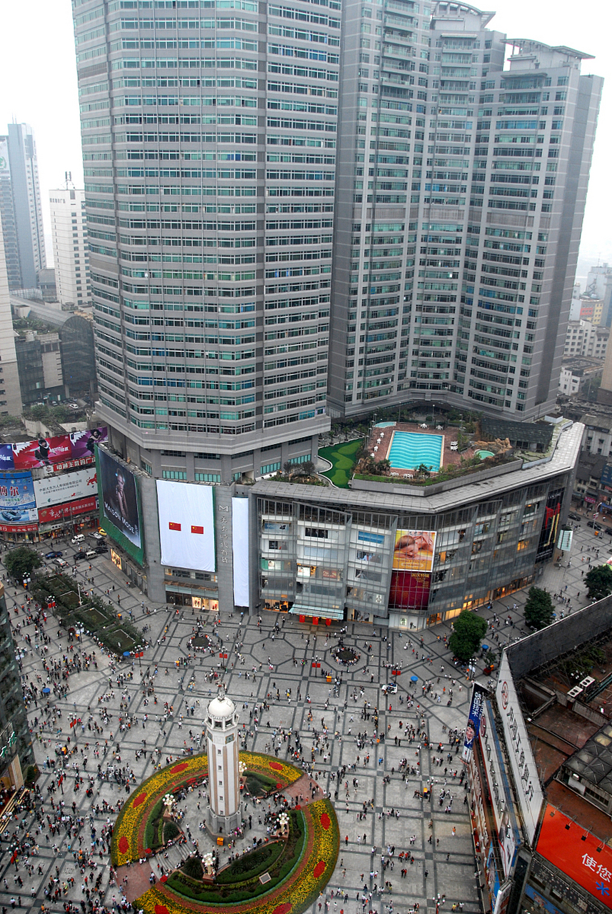 长沙五一广场在哪个区 长沙五一广场,位于湖南省长沙市芙蓉区五一大道