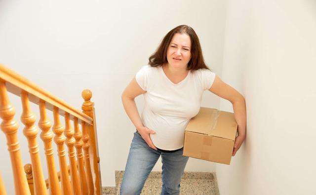 怀孕晚期,孕妈爬楼梯可以有助于顺产?这几种情况也要顾虑到!