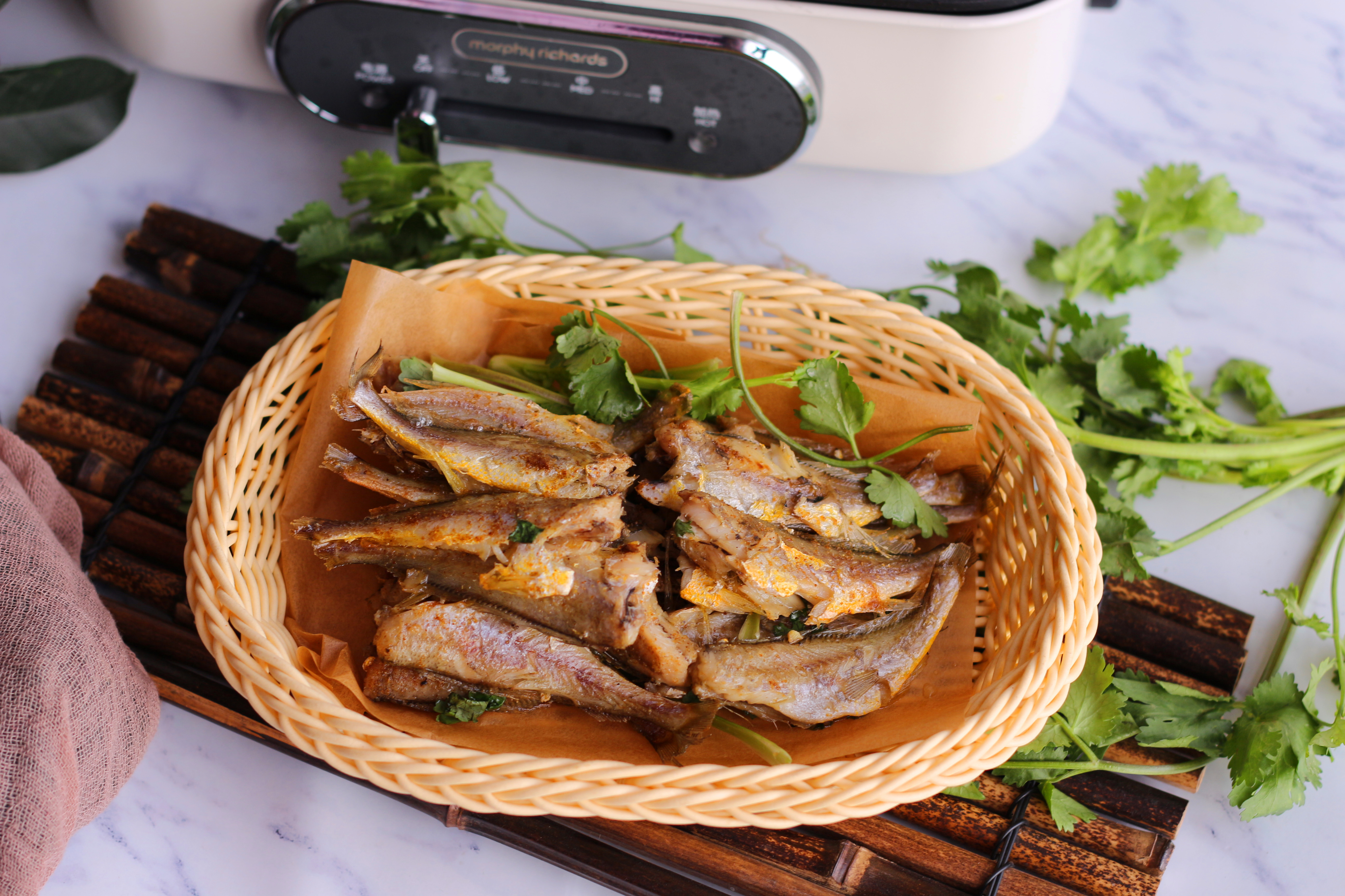 只需牢记这一点,简单三步煎出香酥小黄鱼