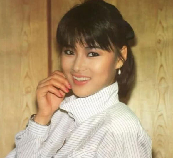 亚姐黎燕珊:遭家暴致离婚,1人带2娃,回应前夫道歉:不关我事!