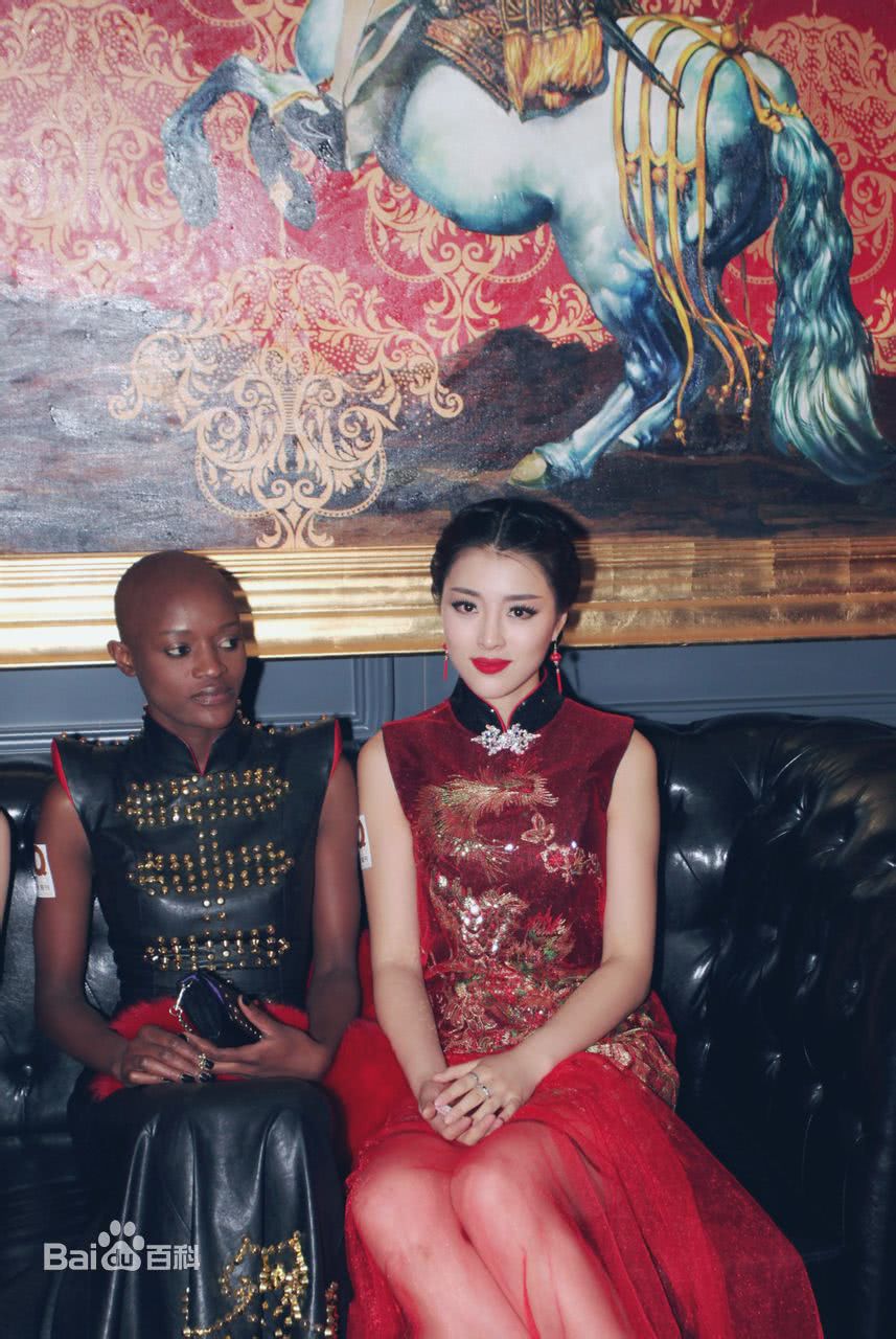 《黑暗迷宫》唐馨予的扮演者——身高177cm的余薇薇 了解下