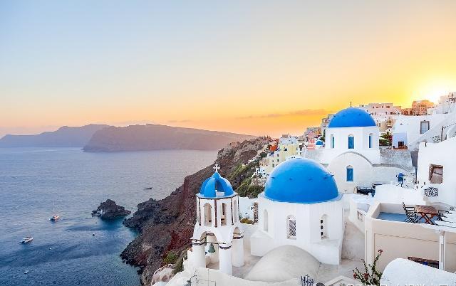 希腊有神话的浪漫唯美,还有爱琴海的碧波荡漾,有机会要去走走