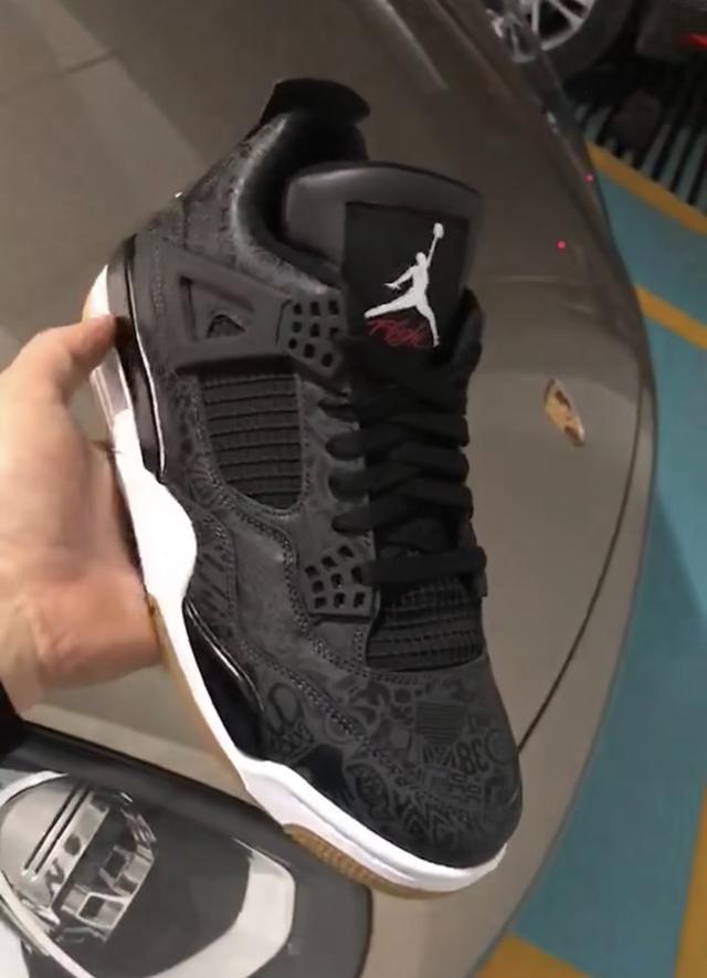 实物首度曝光 全新黑镭射 air jordan 4 下月发售