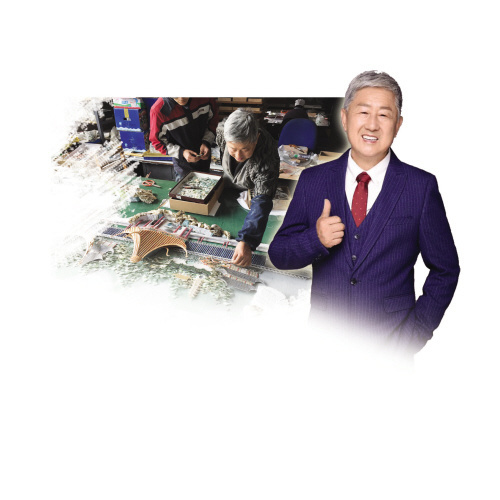 75岁大连贝雕大师金阿山跟他聊贝壳,能讲上一千零一夜