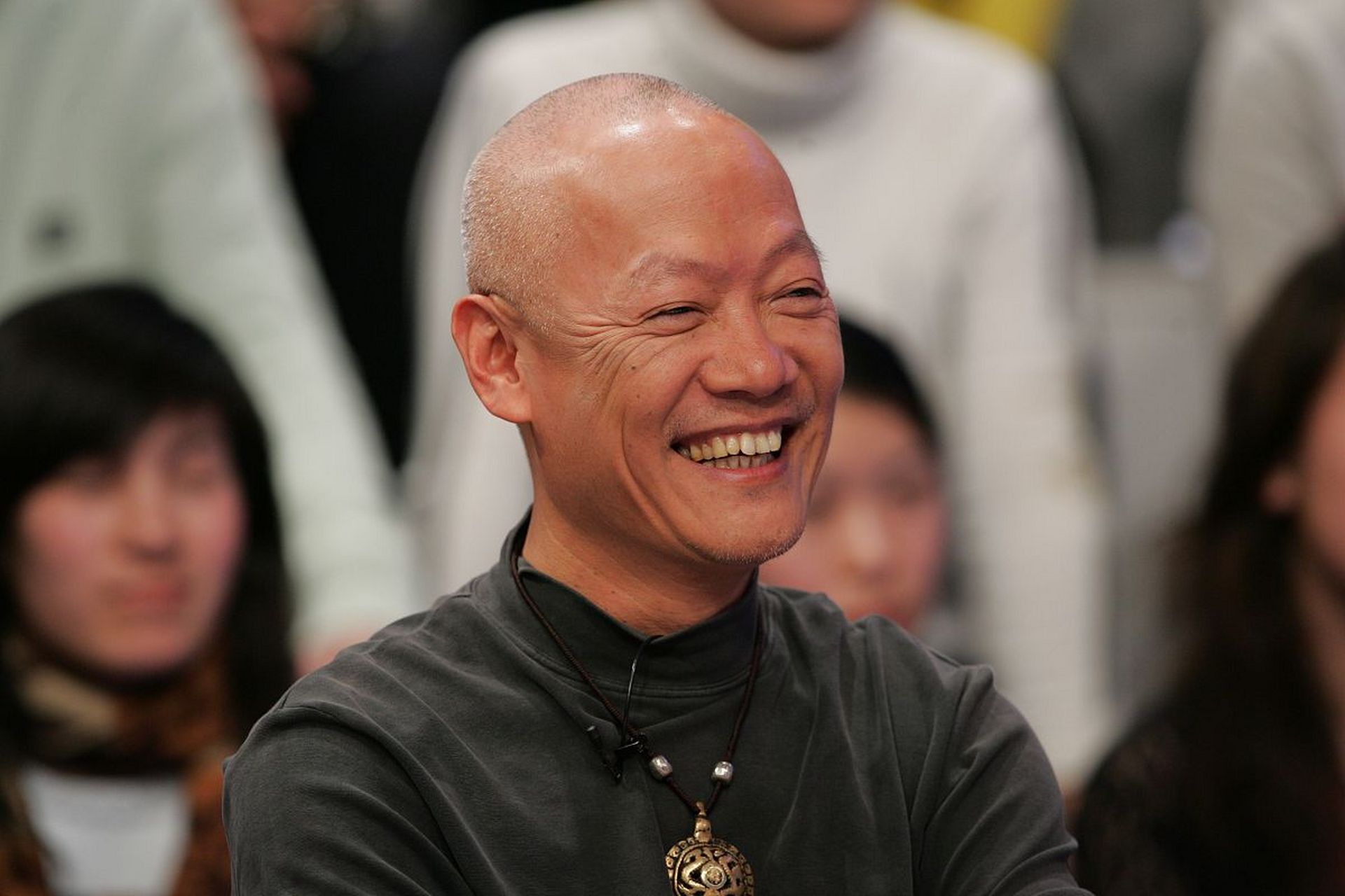 一次采访中,游本昌说:"我今年89岁,有幸出演了王家卫导演的《繁花》