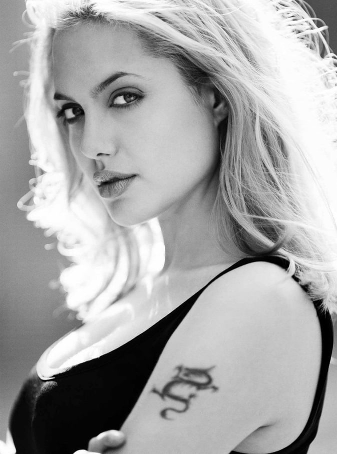 《古墓丽影》劳拉最佳真人——安吉丽娜·朱莉,美丽与野性并存