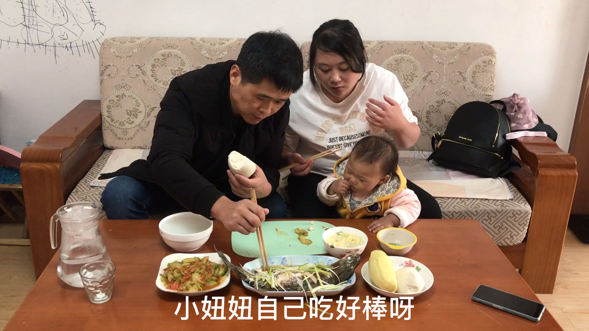 买条二斤鲈鱼清蒸一下,鱼肉雪白鲜嫩,口感非常的细腻,棒!