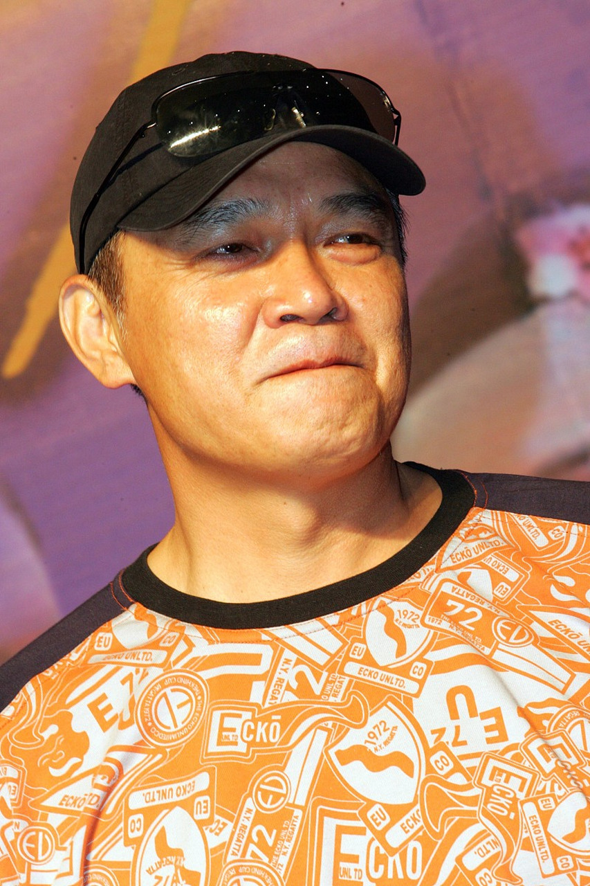 和妻子离婚后,"钻山豹"申军谊和小12岁的贾妮同居.