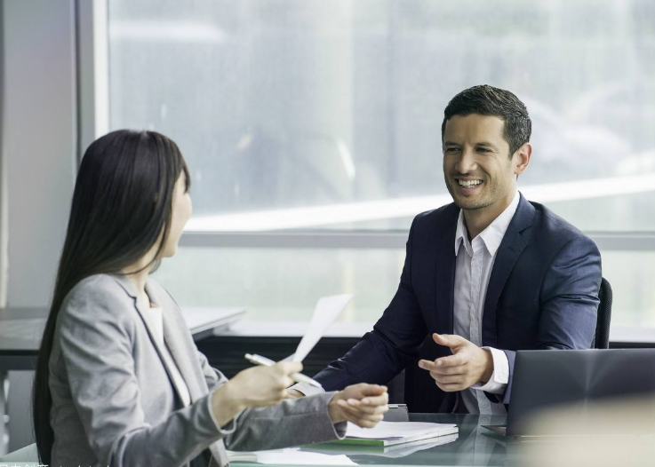 很多职场新人都会对一件事感到非常的纠结,那就是你的上司从来都不