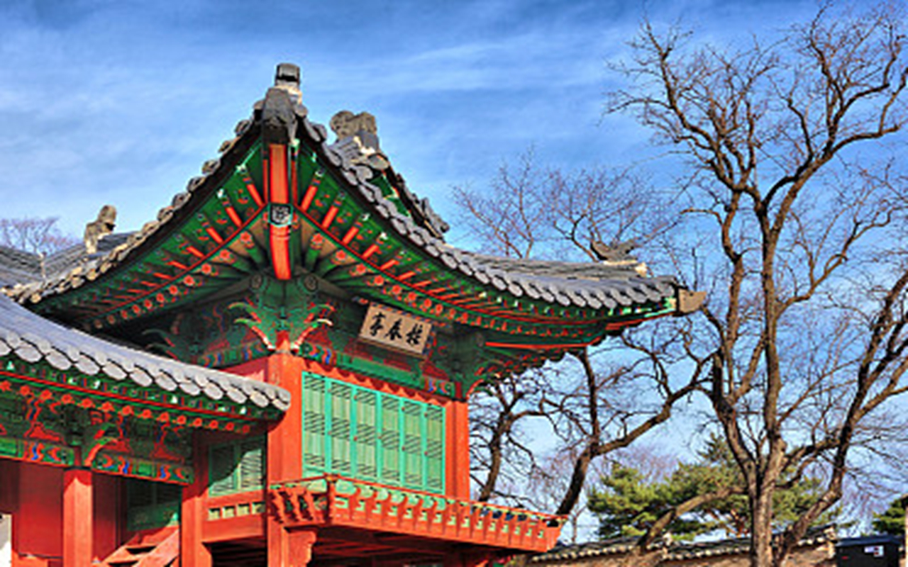 汉城是韩国首都,朝鲜半岛最大城市,金融业和批发商业非常发达