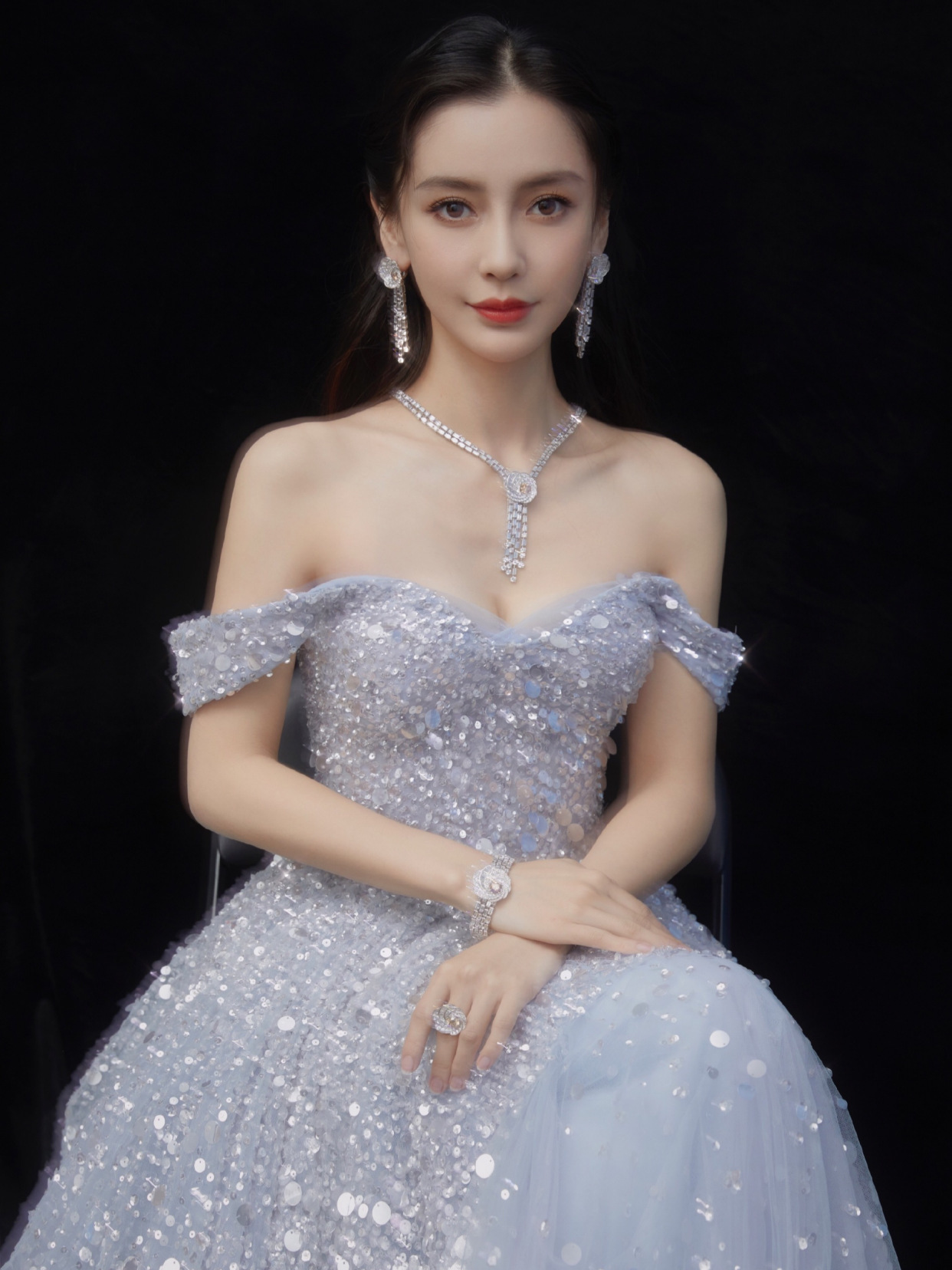 刘惜君和angelababy,同穿雾霾蓝星空裙,一个优雅一个妩媚!