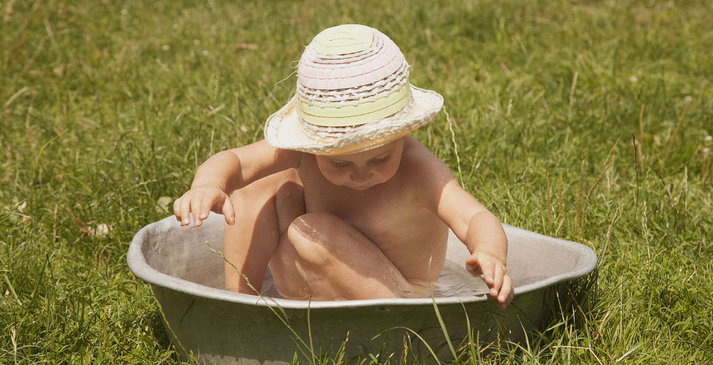 在这里我们会告诉你,新生儿的日光浴对他们的健康非常重要.