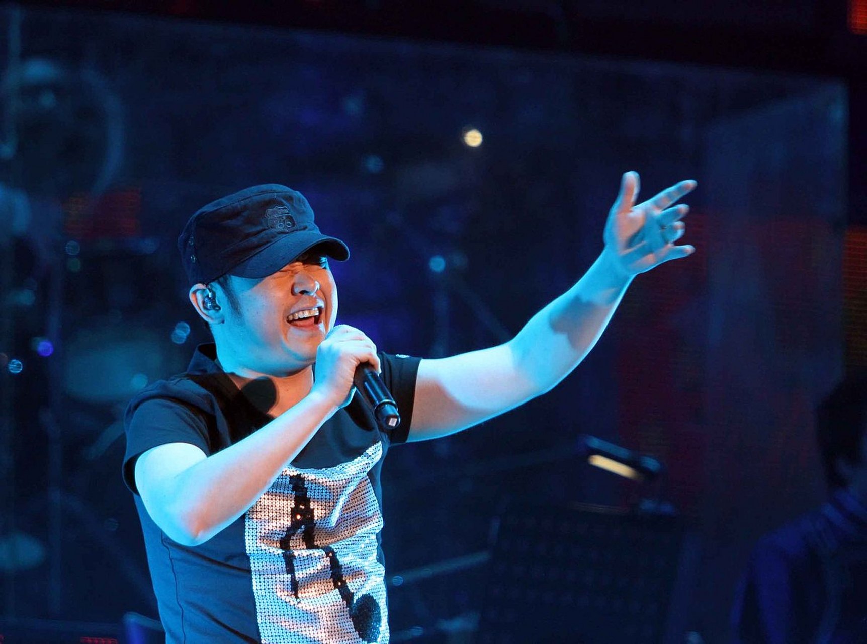 8月16日,刀郎低调入驻抖音,没有发布任何作品,但他的名字已经引起了