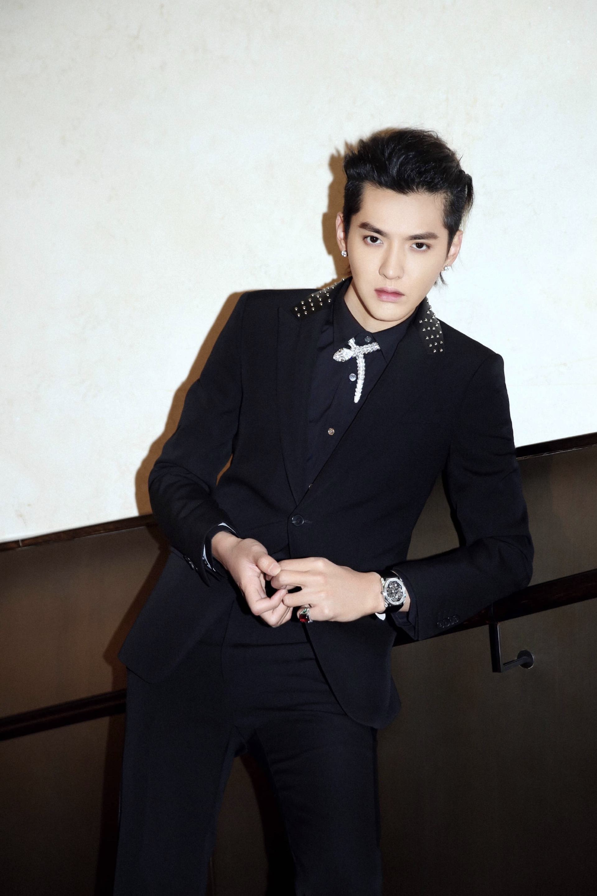 把最帅的吴亦凡还给我们,我们不要这个"奶奶味爆棚"的毒凡凡