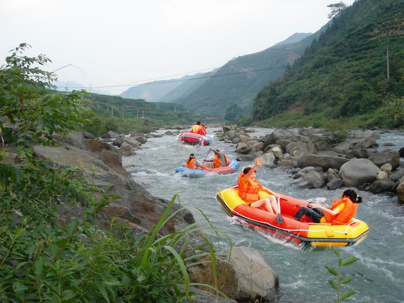 除了杭州九溪烟树,黄山市夹溪河漂流,溪水很清的旅游景点还有这些呢
