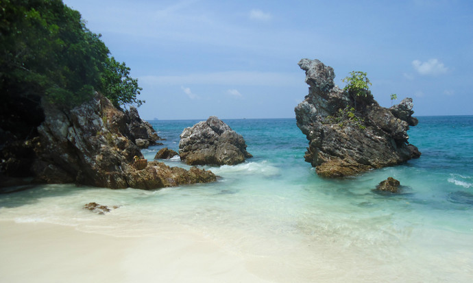 翡翠岛为泰国观光局强力推荐之渡假岛屿,亦为全国唯一海豚保护区