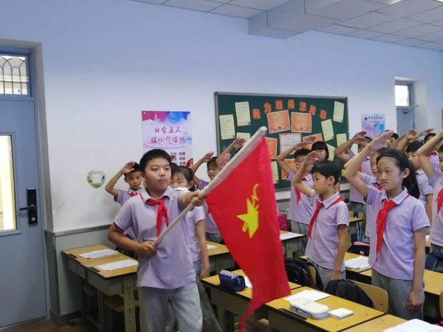 河北师范大学附属小学:主题队会歌颂祖国