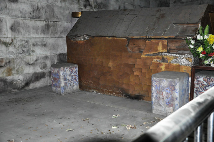 1908年,光绪崇陵被盗后,因为盗墓贼的无知,却留下最重要的宝物