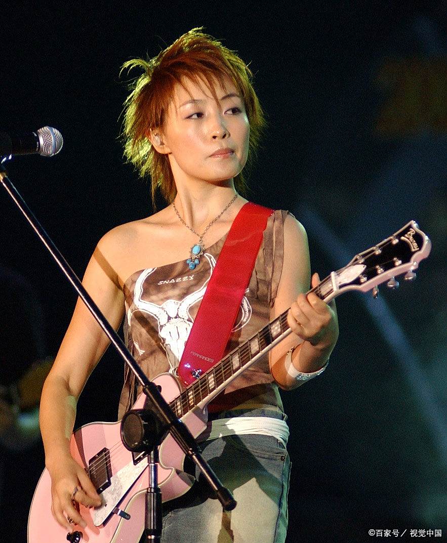 2009年,歌手陈琳留下30万存折,从好友家纵身一跃,结束39岁生命