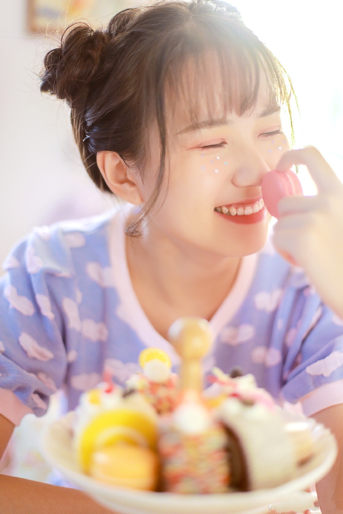 清新人像摄影:这样娇柔可爱的姑娘,你喜欢不喜欢?