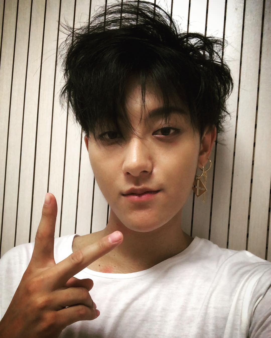 放完假回来上班拍戏 韬韬ins暴露可爱小情绪