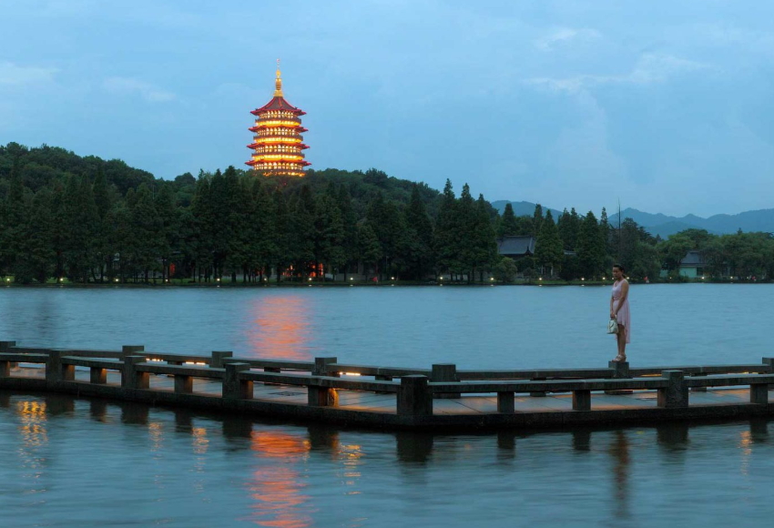 来到杭州,一定会去西湖,这里是美丽景色的汇聚之地
