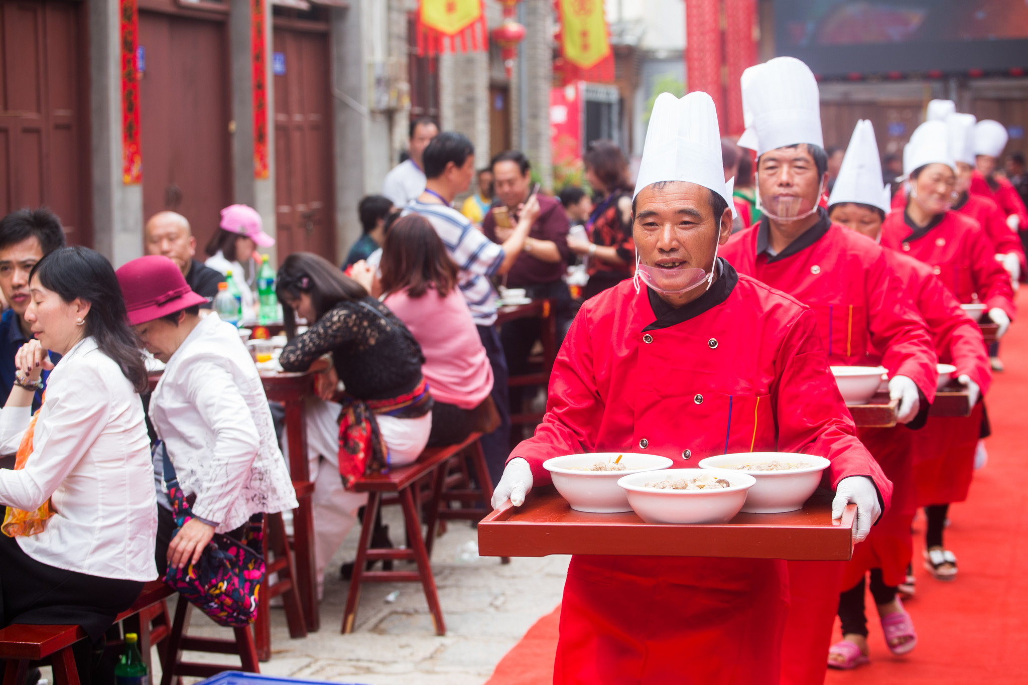 福州永泰嵩口春宴开席 数百名游客共襄盛宴