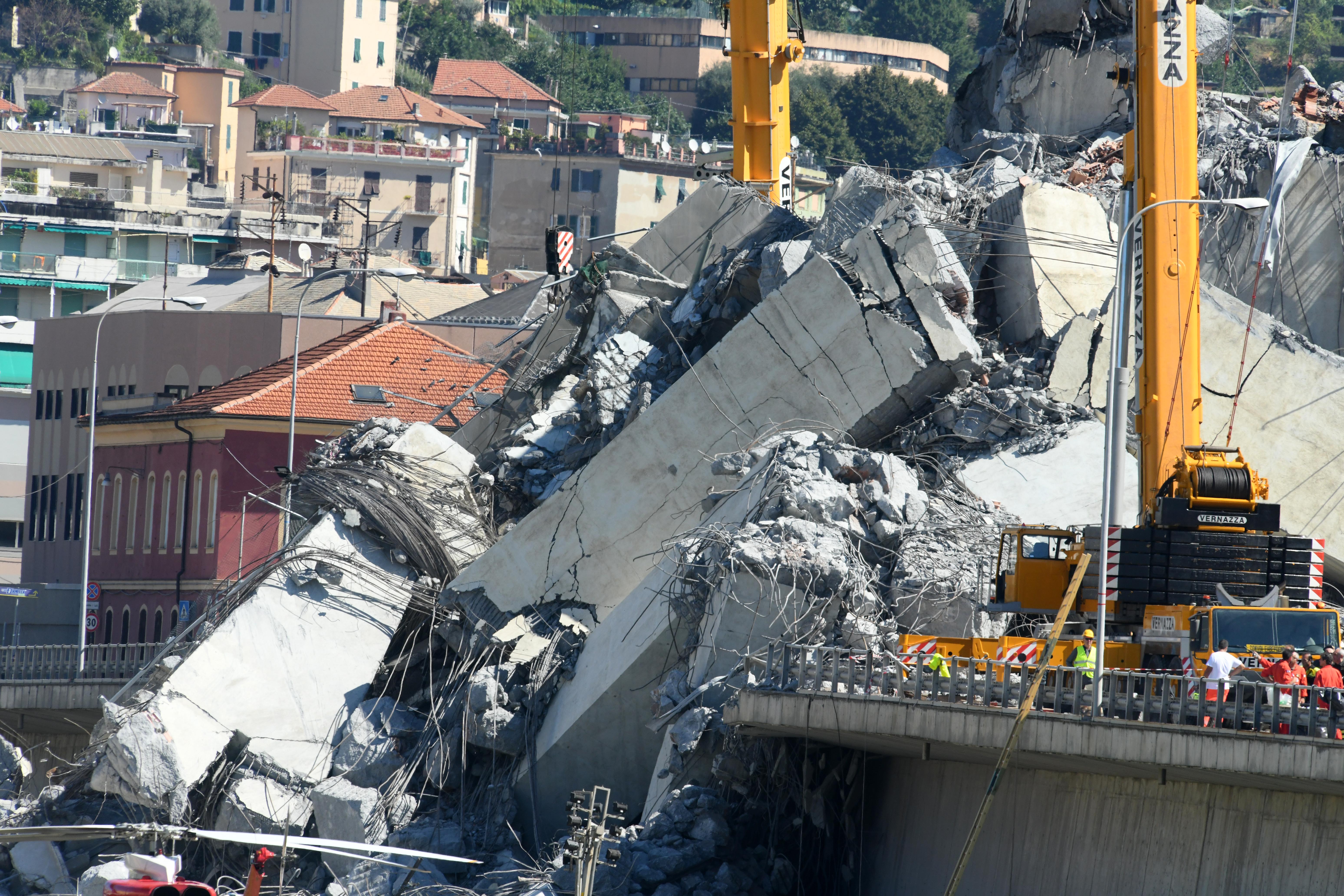 意大利塌桥事故死亡人数增至39人(2)