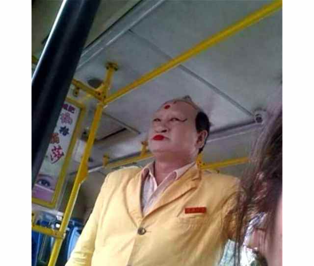 现在的老人越来越时尚了,有几位看着都是仙风道骨的