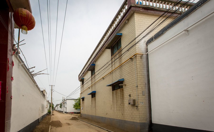 探访王宝强老宅:村头牌匾刻"王宝强家乡",村民引以为傲