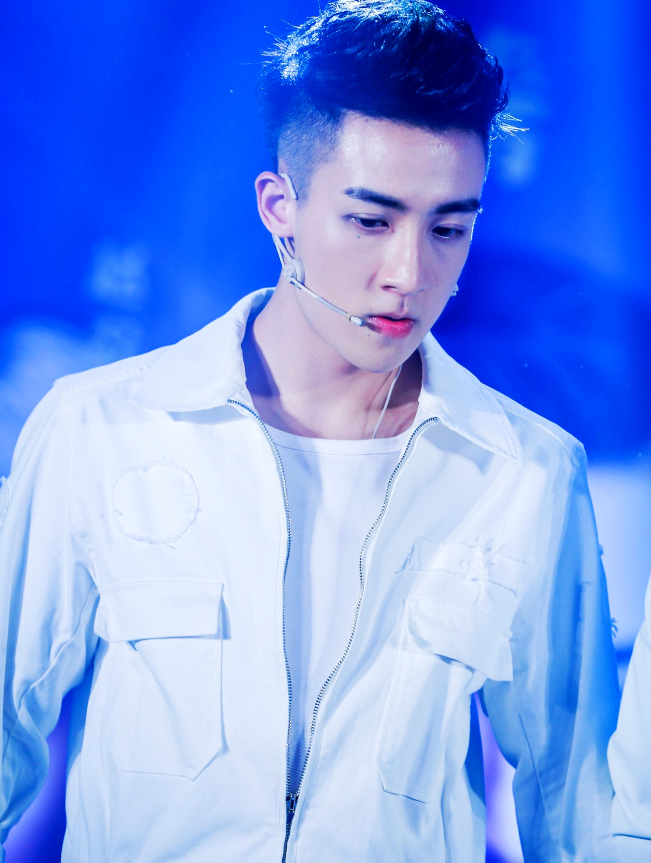 分享一组美照,x玖少年谷嘉诚与大家见面啦