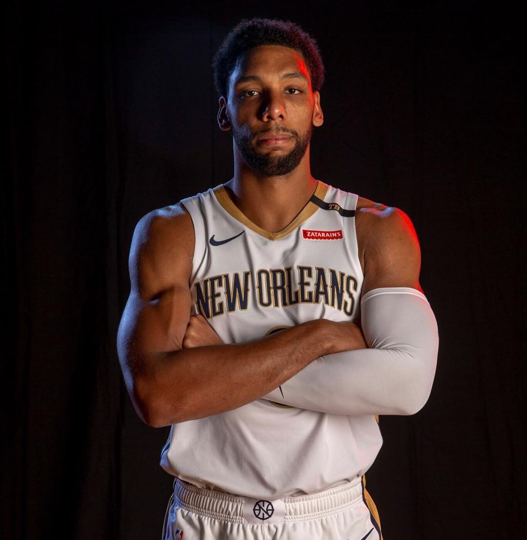 苦练出成效!贾利尔-奥卡福定妆照肌肉线条明显