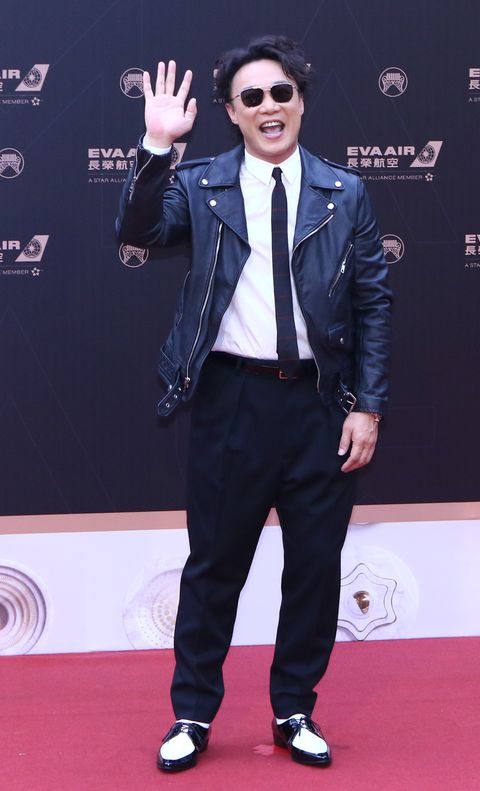 2019金曲奖红毯造型:邓紫棋黑皮裙又帅又美,言承旭黑西装超帅气