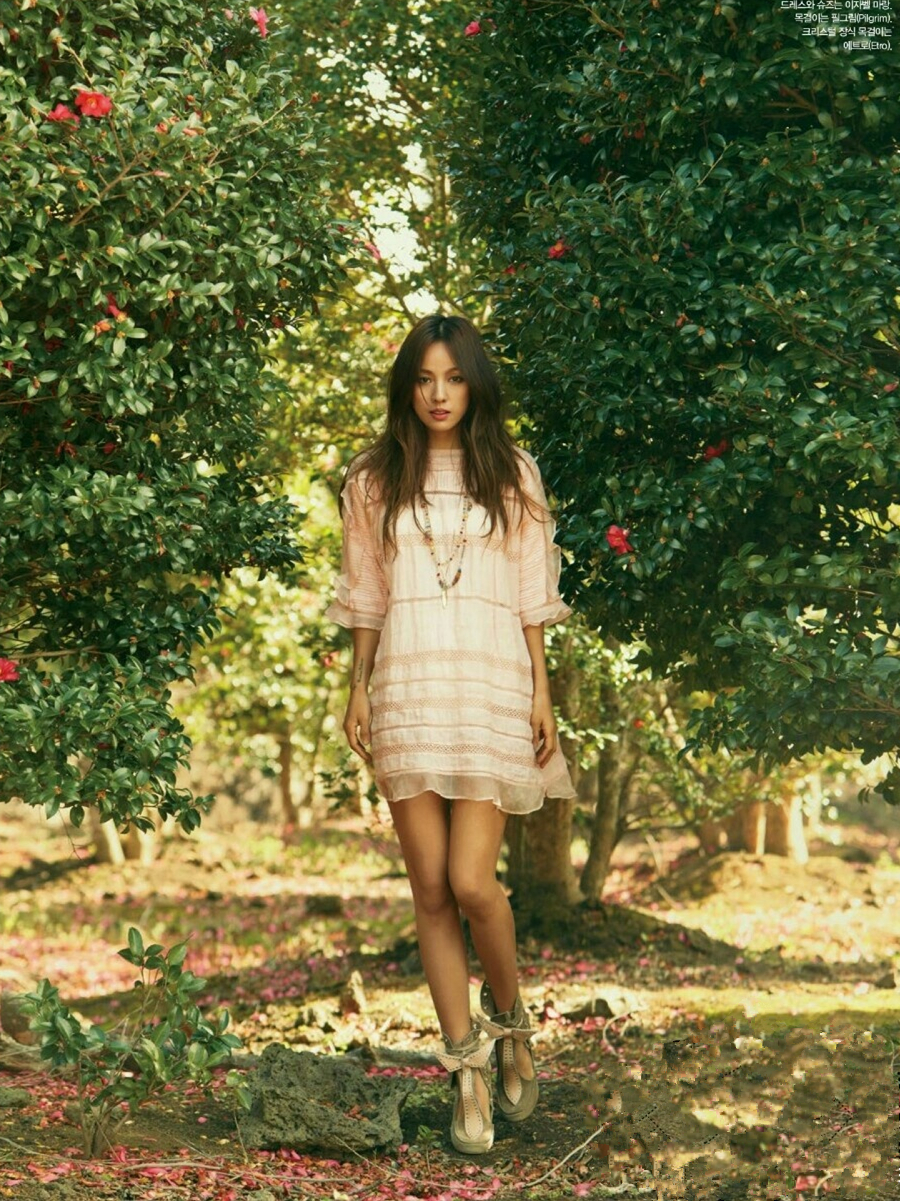 40岁李孝利又出写真,玩转各种色彩造型,不愧是国民妖精!