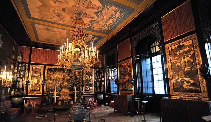 枫丹白露宫的中国馆,是相当华丽,不像凡尔赛宫那么土豪风