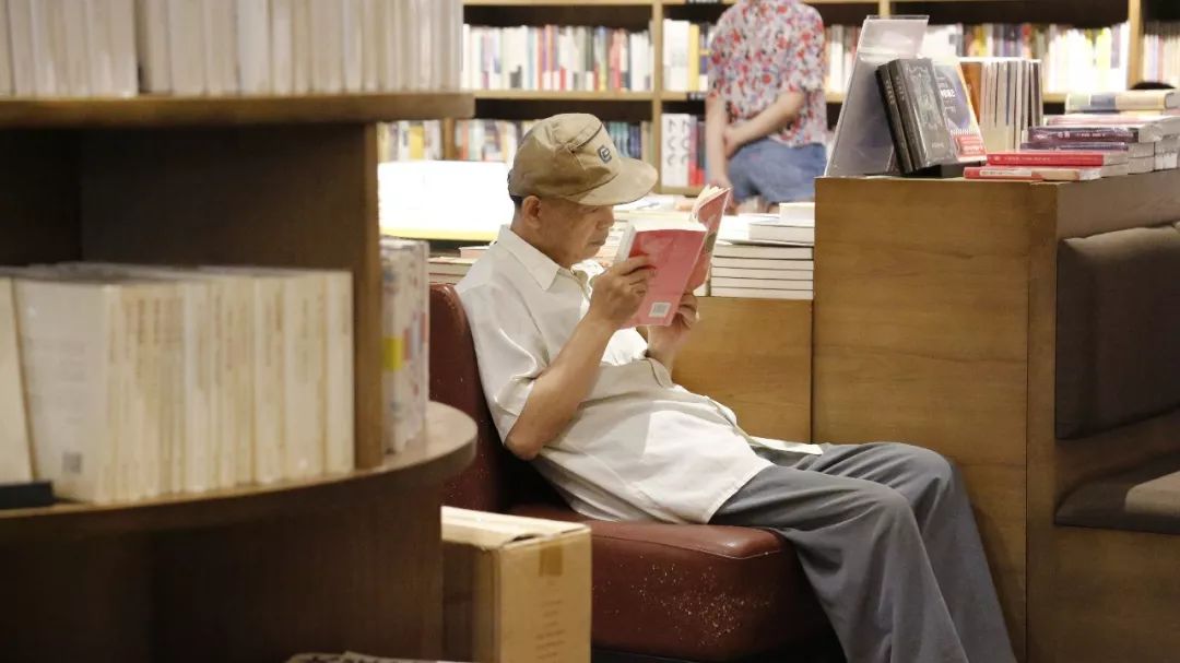 书店是一个坐标,而不是一个地标 | 长沙·止间书店探访记