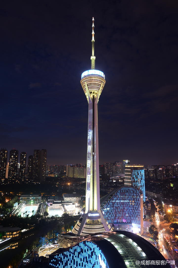 高清美图!"消夏耍成都"刷屏天府熊猫塔,原片都这么棒!