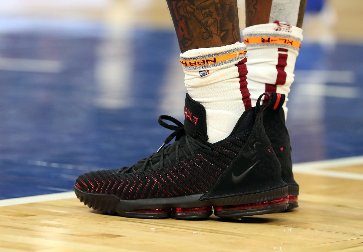 今日上脚球鞋一览:塔克脚踏科比5中国红配色