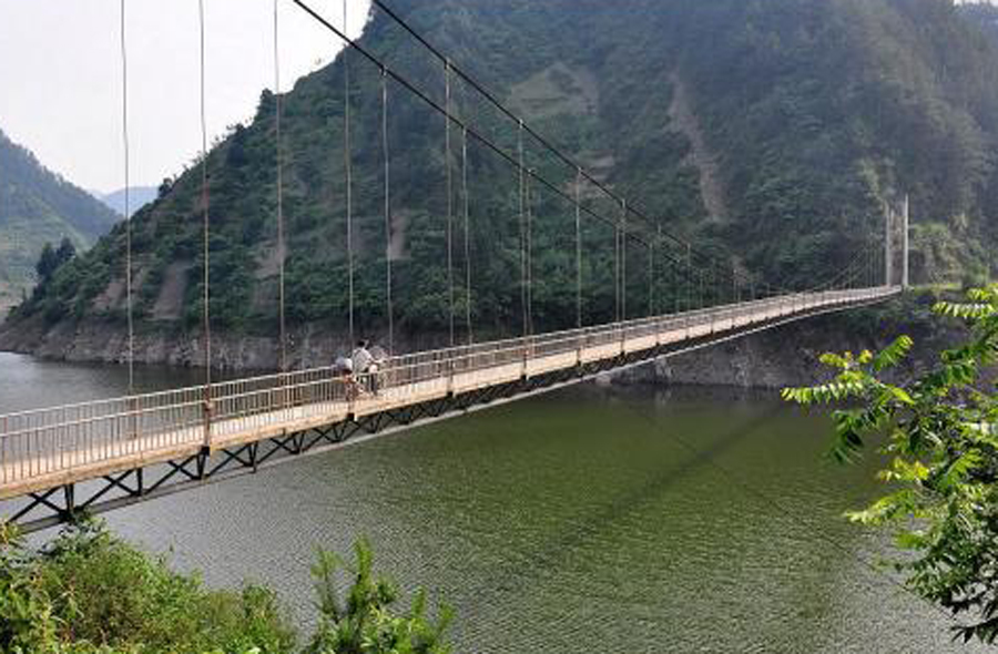 重庆万州区一个镇,和湖北利川接壤,拥有鱼背山水库