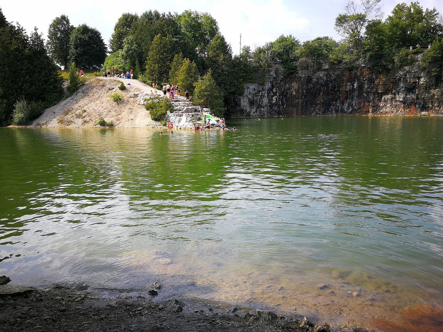 最近,我有幸游览了苏州白马涧龙池风景区,这个藏在城市边缘的绝美秘境