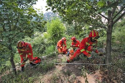 驴友凤凰岭失联 百人搜救已七天
