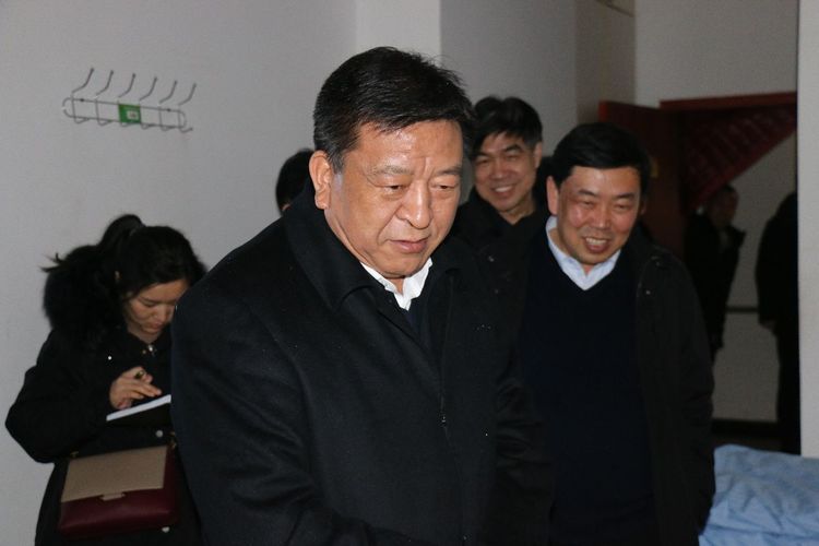 郑州市人大常委会副主任,巩义市委书记袁三军慰问困难群众