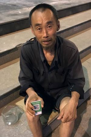 在社会无现金的情况下,乞丐们将如何生活呢?