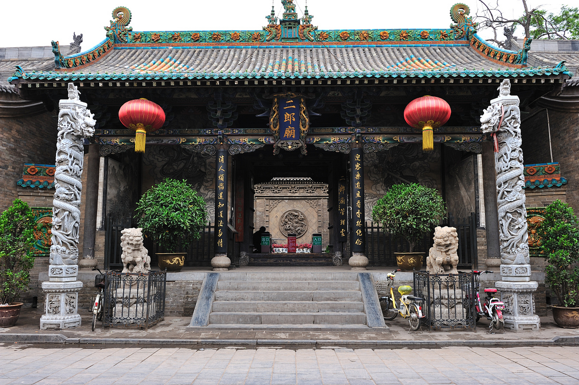 晋祠:位于太原市西南郊的悬瓮山麓,是一座珍贵的历史文化古迹