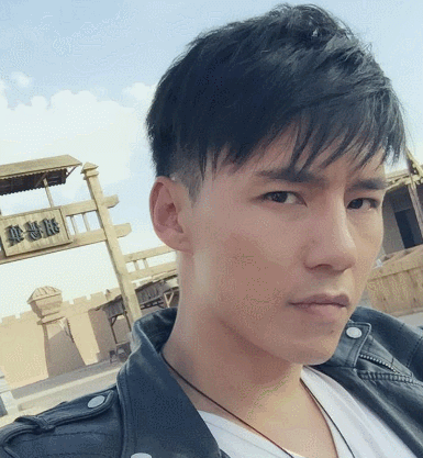 还记得《花千骨》中的旷野天吗?当初嫌他长得丑,如今帅到不敢认