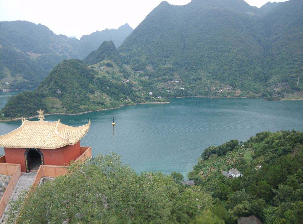 圣泉峰美景:圣泉峰美丽景色,就像是一方空灵的净土!