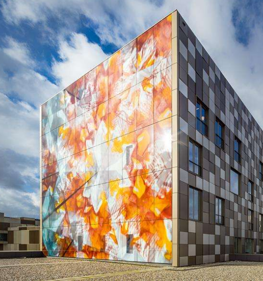 彩釉玻璃缤纷的城市色彩装点